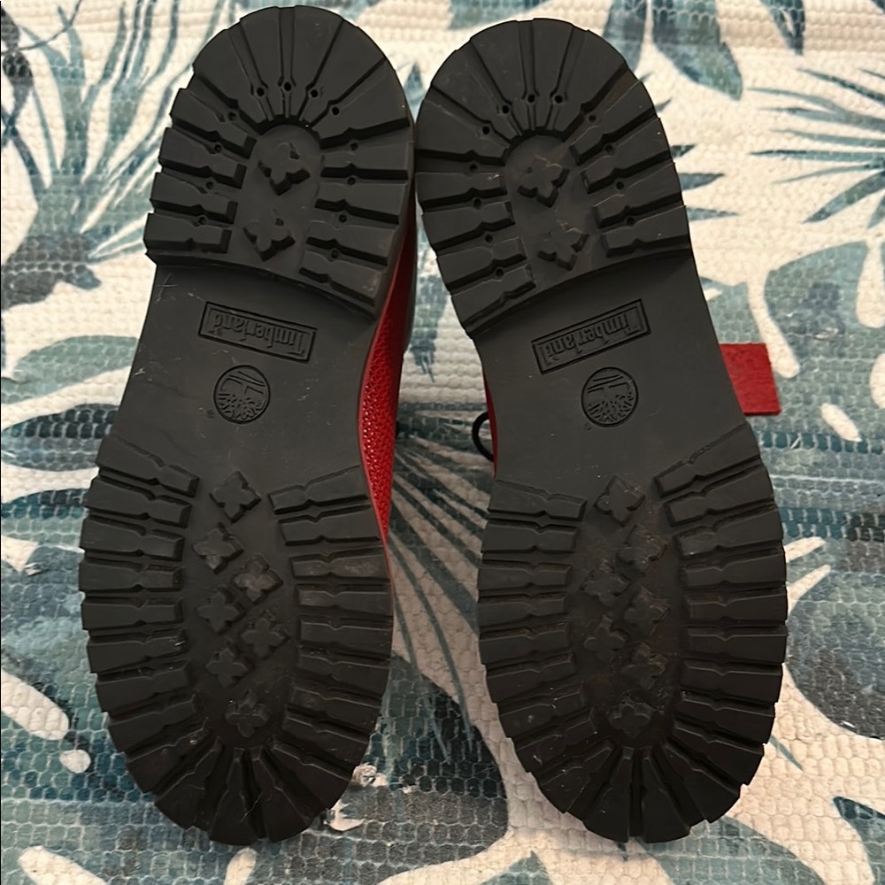 Timberland Red and Black Boots High-Top Design - Picture 5 of 5